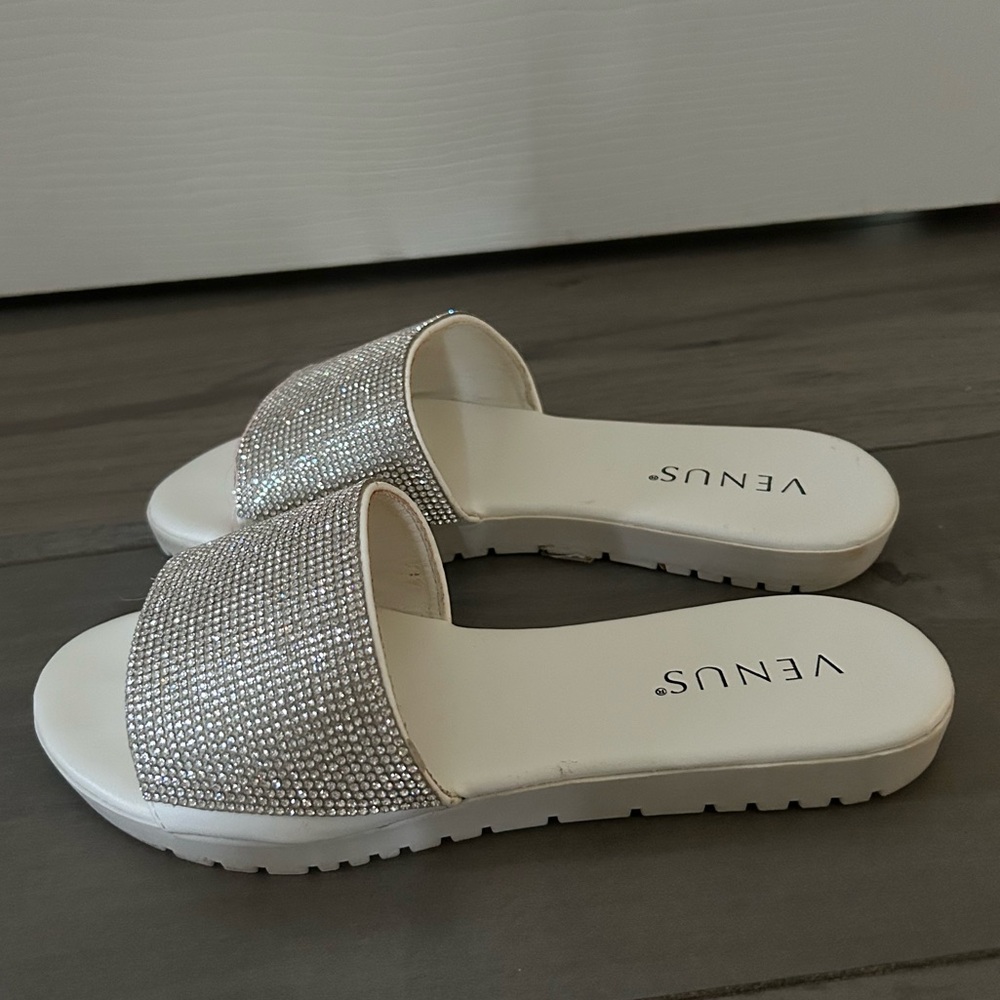 VENUS Silver Sparkly Slide Beach Sandals like new Size 6 Dress them up or down
